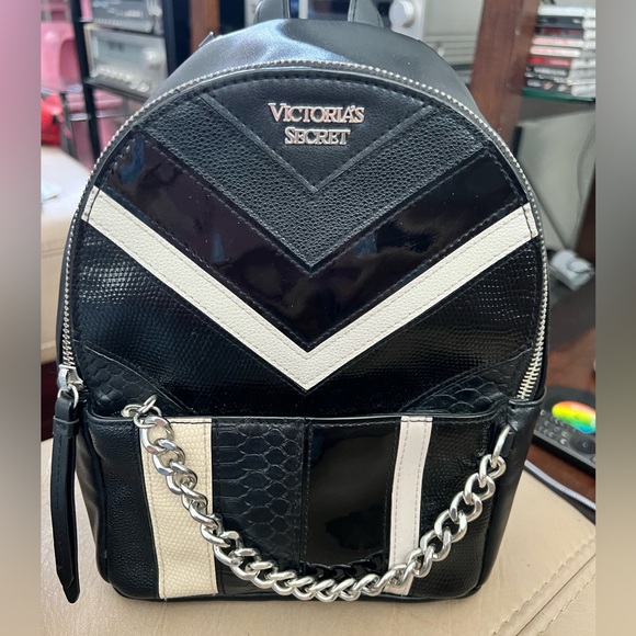 Victoria secret mini backpack black with silver chains - Picture 1 of 3